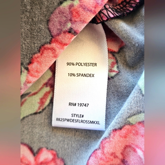 Pioneer Woman Half Sleeve Butter Soft Black, Green & Red Rose Floral Vneck Top - Picture 10 of 10